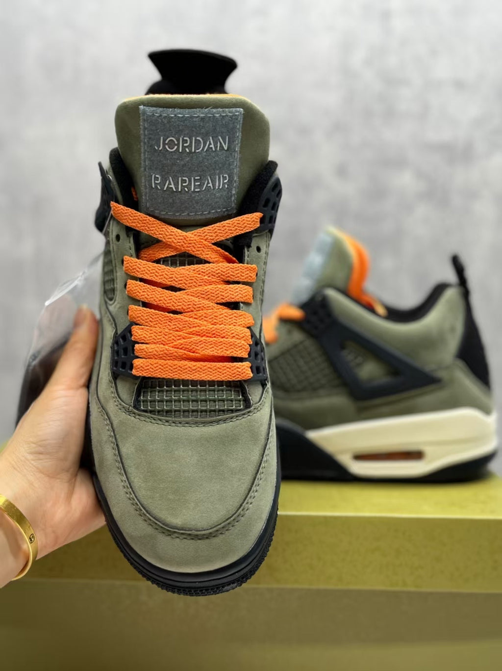 Air Jordan 4 Retro "Olive Green" Sneakers
